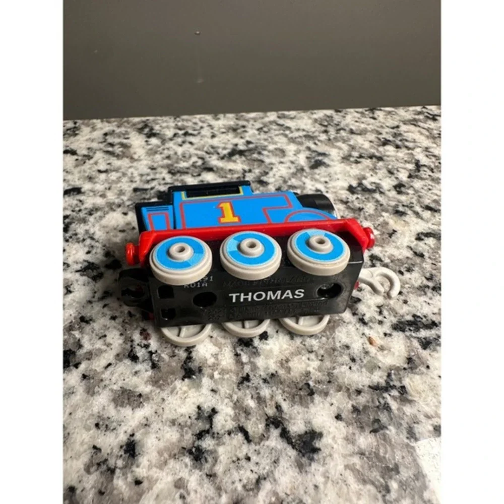 Thomas the Tank Engine Toy Train Blue Engine Plastic‎